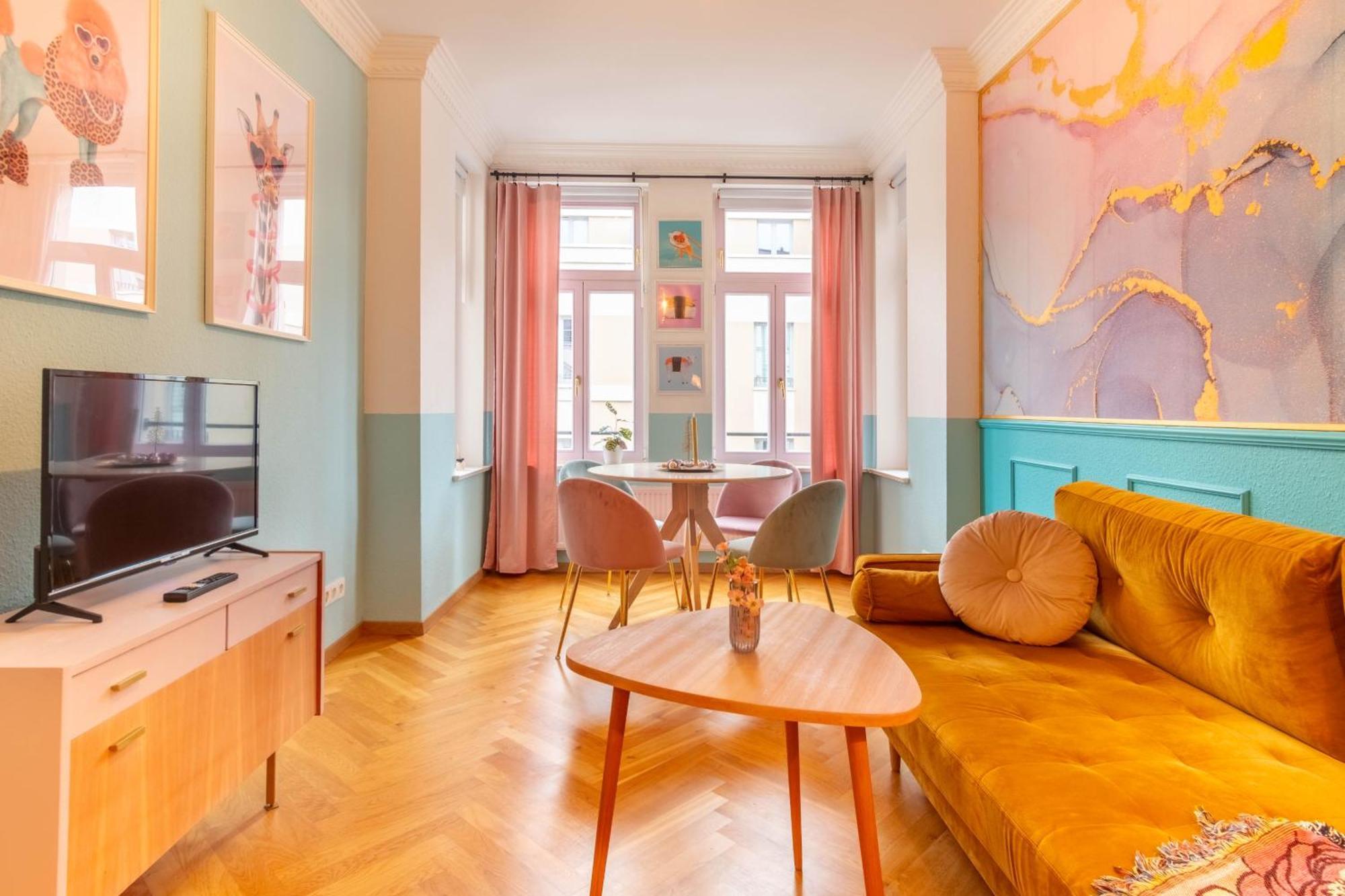 Colorful, Working Place, Netflix, Sight Seeing Λειψία Εξωτερικό φωτογραφία